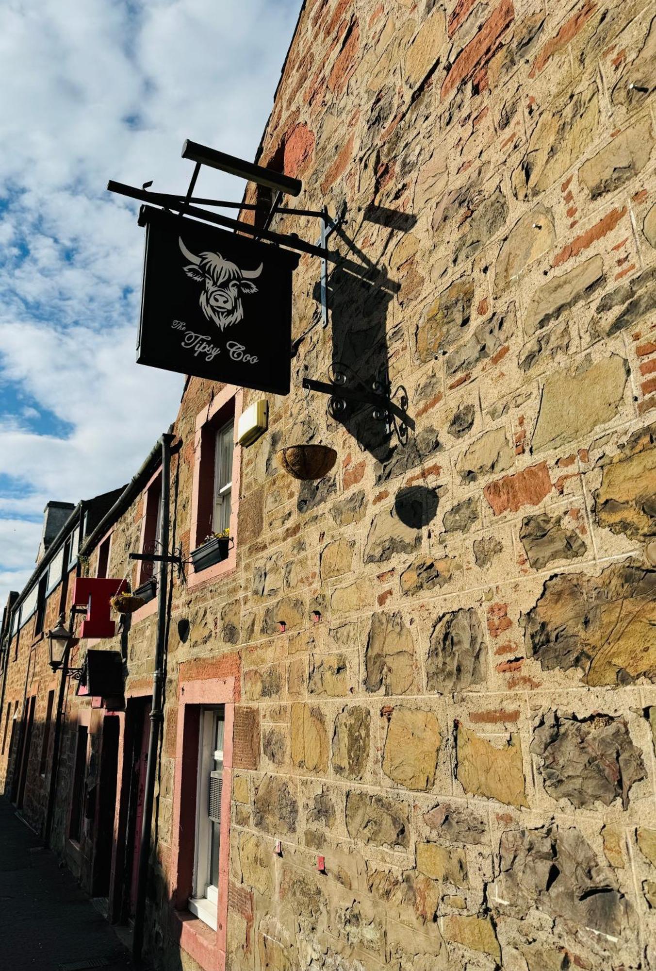 The Tipsy Coo Hotel Bridge of Earn Exterior photo
